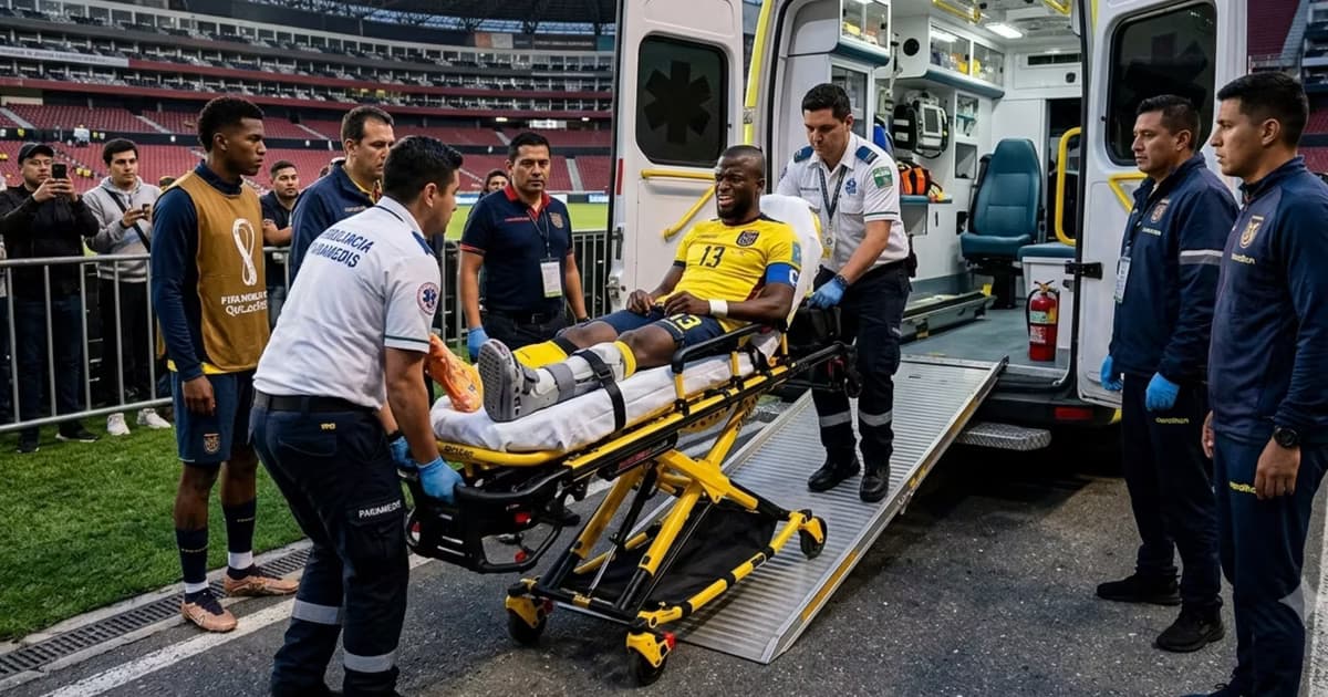 Enner Valencia saliendo en camilla