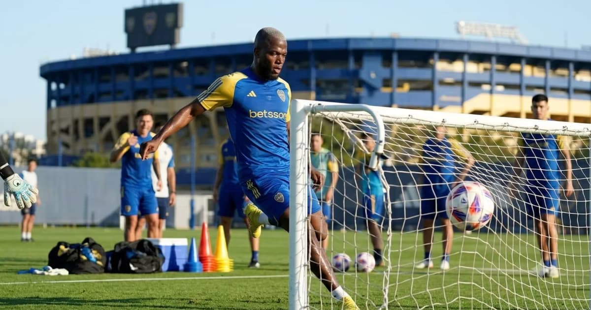 Enner Valencia en el entrenamiento de Boca Juniors