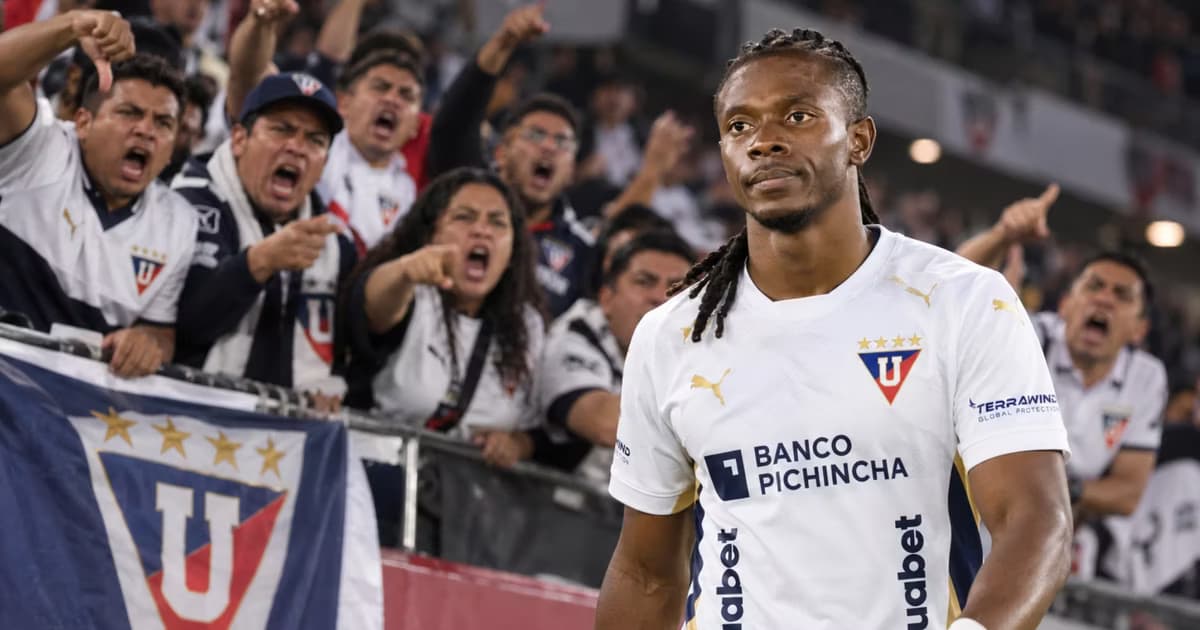 Ricardo Adé y los abucheos de la hinchada de LDU