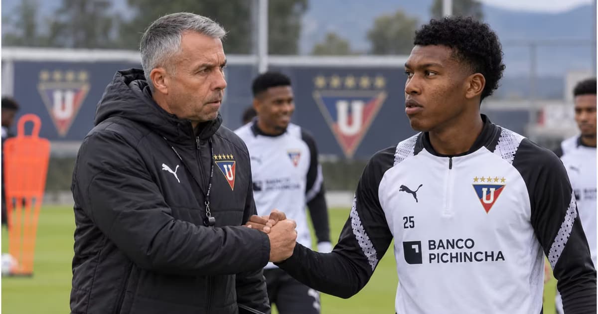 Gustavo Alvarez y Jhardel Minda en LDU