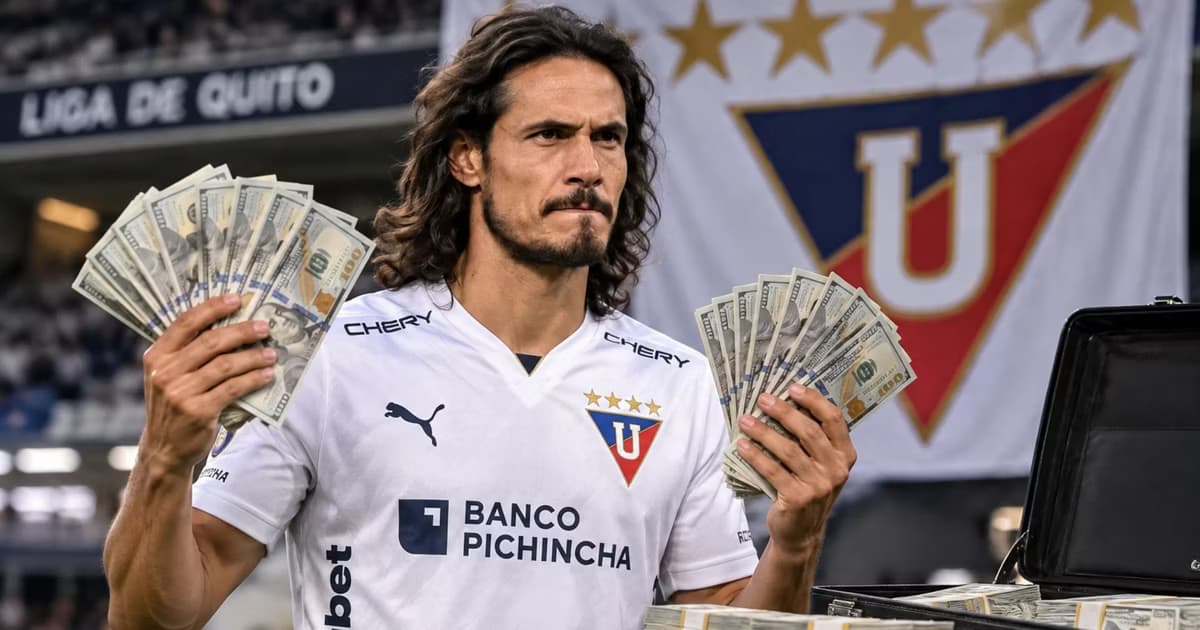 Edinson Cavani con mucho dinero en LDU