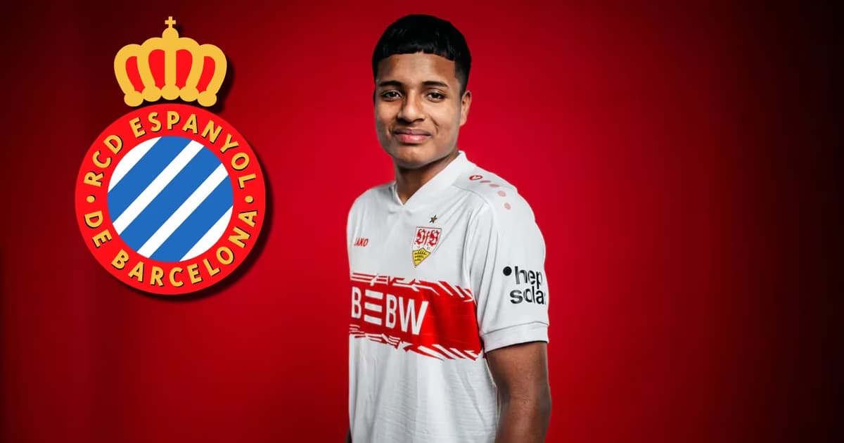 Jéremy Arevalo y el escudo del Espanyol