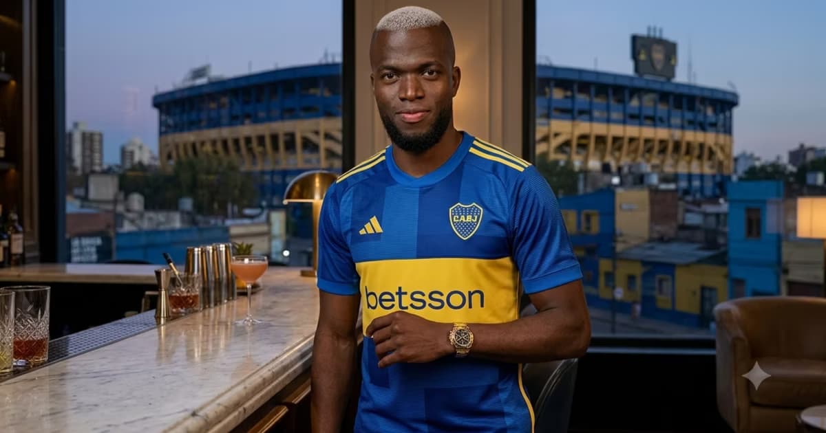 Enner Valencia con la camiseta de Boca Juniors y con un Rolex