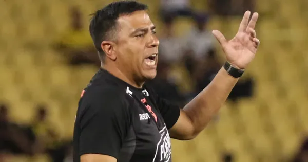 César Farías entrenador de Barcelona SC