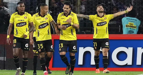 Jugadores de Barcelona SC celebrando la victoria ante Liga de Quito