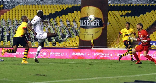 "Albos" y "Canarios" van por la final del campeonato ecuatoriano