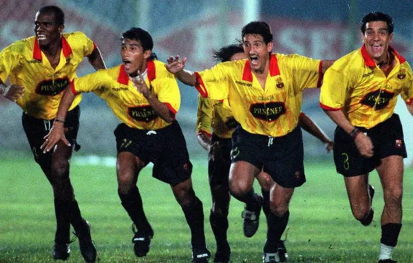 Ante los malos resultados algunos ex jugadores del ídolo se hicieron eco de lo sucedido