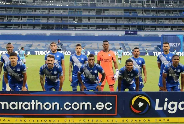 Directivo de CS Emelec respondió a las acusaciones de mal arbitraje y criticó a dirigentes del fútbol ecuatoriano.