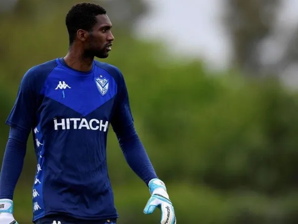 El arquero ecuatoriano busca ganar minutos en su club para la próxima temporada