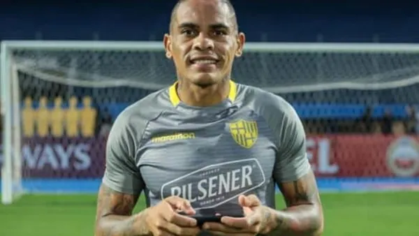 El delantero uruguayo dejó Barcelona SC después de ser campeón