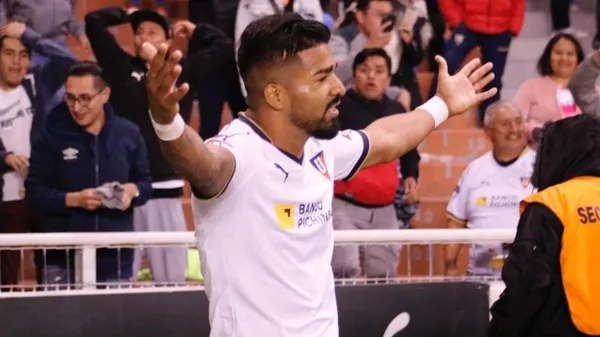 El delantero uruguayo no pudo terminar el partido frente a Delfín