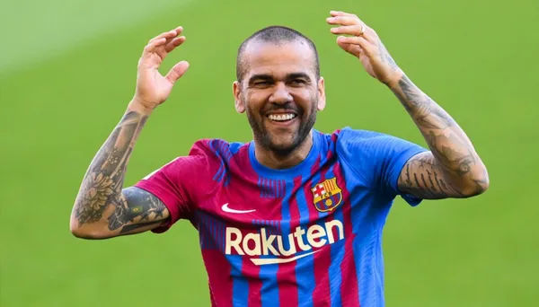 El ecuatoriano demostró que es buen amigo del brasileño Dani Alves