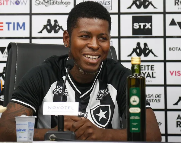 El ecuatoriano está envuelto en un acto de indisciplina en Brasil y sería separado de Botafogo