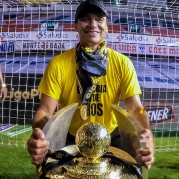 El entrenador argentino va definiendo sus posibles alineaciones