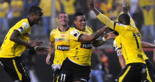 El jugador portó la 10 de Barcelona SC por su gran talento sin embargo se fue apagando debido a que le gustaba alargar la noche