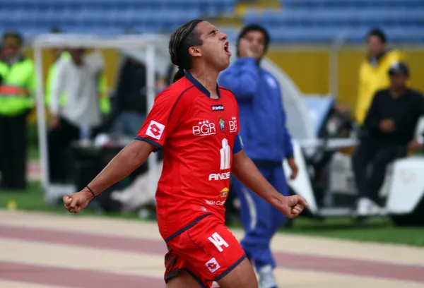 El jugador que quería ganar como si llegaba del Manchester United terminó cobrando un sueldo muy bajo en el fútbol ecuatoriano