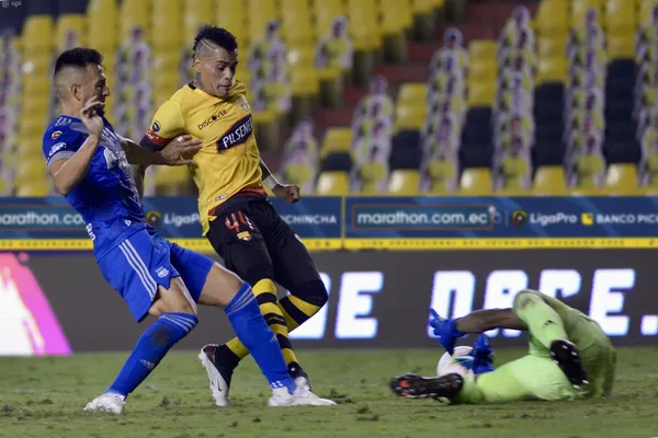 El uruguayo falló un gol de manera increíble