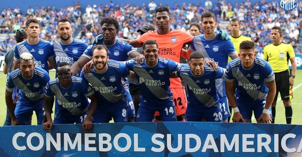 Emelec jugó el primer tiempo en el Estadio Banco del Pacífico donde se vio favorecido con un gol en posición adelantada de Facundo Barceló
