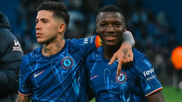 Enzo Fernández y Moisés Caicedo