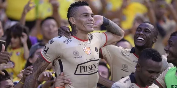 Jonatan Álvez juega en Naranja Mecánica, del fútbol amateur, y se dio un lujo con su carro en Ecuador