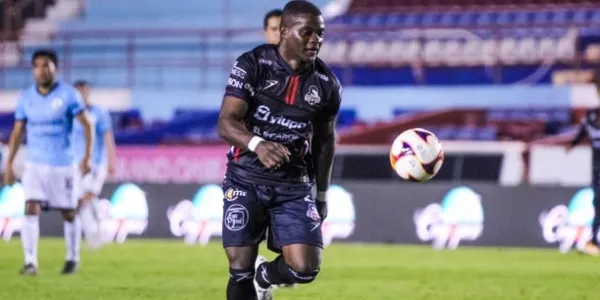 Jonathan Betancourt hace noticia ya que logró anotar y su equipo en la liga mexicana continúa como invicto del certamen