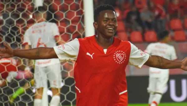 Juanito Cazares recibió una mala noticia en Argentina y será baja