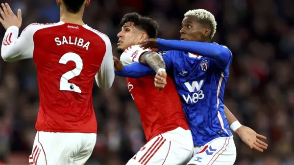 Nilson Angulo debutó en la derrota del Sunderland 3-0 ante Arsenal