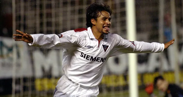 Paúl Ambrosi es recordado por ser parte de Liga de Quito, conquistando la Copa Libertadores en 2008, además de ser parte de la Selección Ecuatoriana en un Mundial