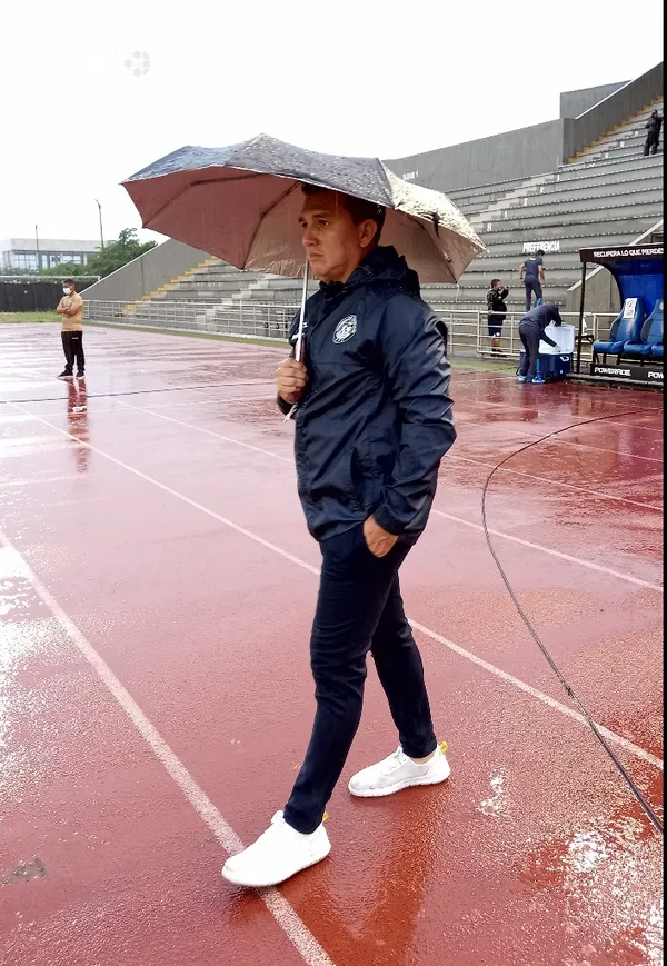 Pool Gavilánez molesto con el arbitraje