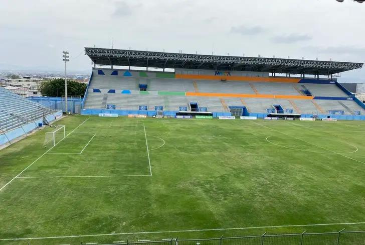 Cancha del Jocay de Manta en mal estado