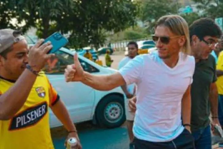 Sebastián Beccacece llegando al Monumental