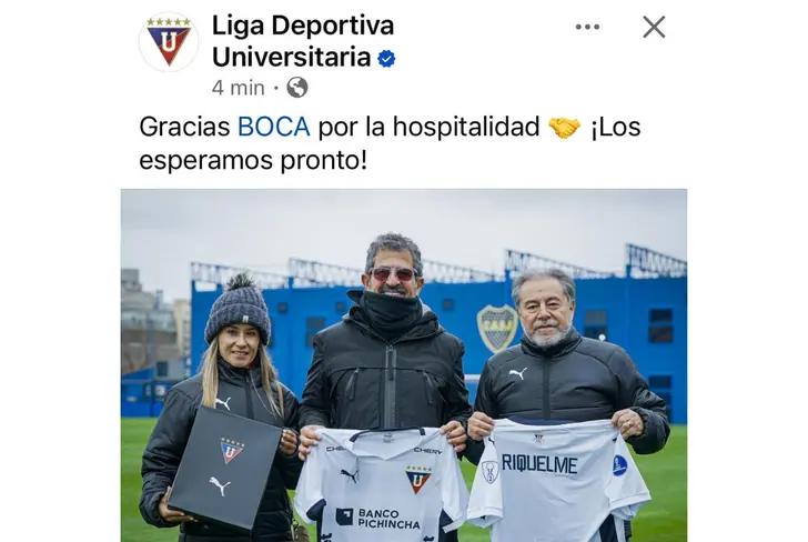 Foto de Liga de Quito con directivo de Boca Juniors