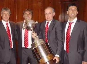 Claudio Gugnali con Alejandro Sabella tras ganar la Libertadores