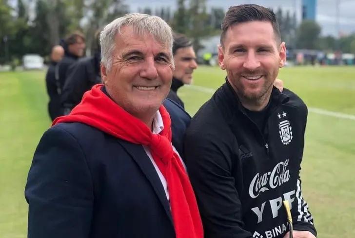 Claudio Gugnali y Lionel Messi / Foto: Olé