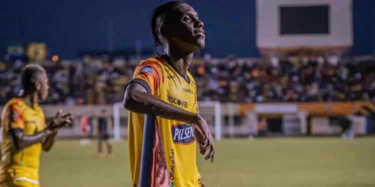 Los 3 equipos ecuatorianos que abrirían sus puertas a Allen Obando, que está borrado en Barcelona SC por Ariel Holan