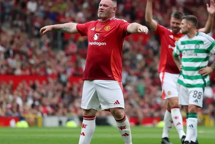 Wayne Rooney a sus 38 años pasado de peso