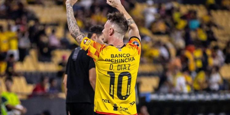 ¿Por eso le hicieron la cama a Holan? Díaz salió por la puerta de atrás y así reaccionó el camerino de Barcelona SC