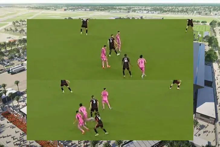 Lionel Messi guiando a Leonardo Campana por donde correr