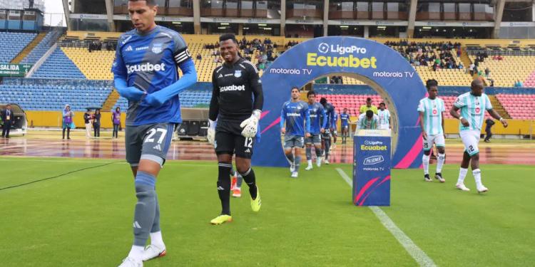 Liga de Quito y Barcelona SC disputarán el fichaje de un jugador de Emelec que vale USD 1.2 millones