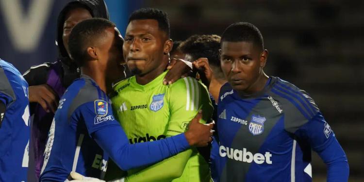 En vez de pagar deudas para que no los sancionen, lo que hizo Emelec que indignó a los hinchas