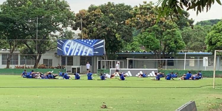 (FOTOS) Fuerte incendio en Parque Samanes, lugar donde entrena Emelec