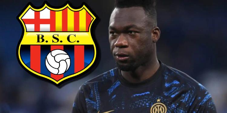 (VIDEO) A lo que se dedica ahora Felipe Caicedo, tras rechazar a Barcelona SC