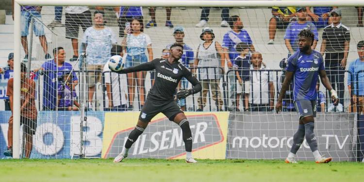 No fue de Emelec, el jugador de Liga de Quito que consoló a Gilmar Napa tras su falla