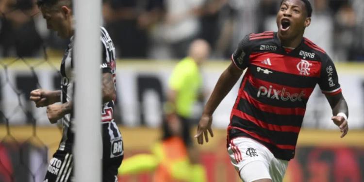 Para enamorar a la hinchada del Flamengo, lo que dijo Gonzalo Plata tras darles el título en Brasil