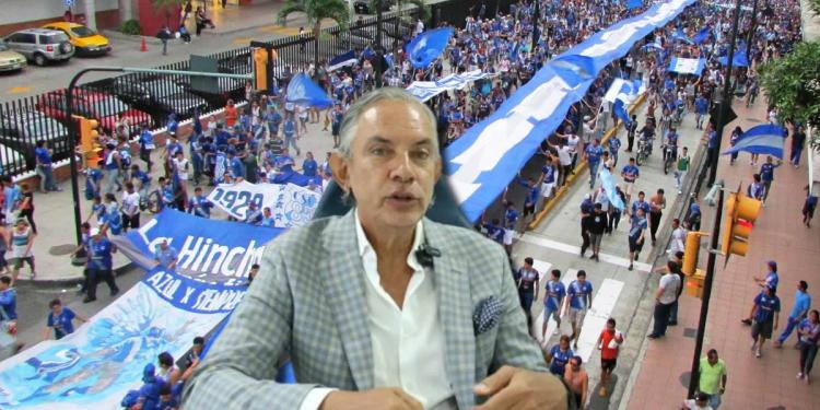 (VIDEO) Hinchas de Emelec fueron a la práctica del club y le dejaron este contundente mensaje a José Pileggi