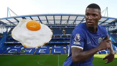 Moisés Caicedo y un huevo frito en Stamford Bridge (Foto tomada de: The Sun/Chelsea/Plazo)