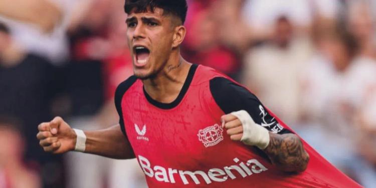 Hincapié el mejor del Leverkusen, mira el puntaje que recibió tras la victoria sobre el AC Milán