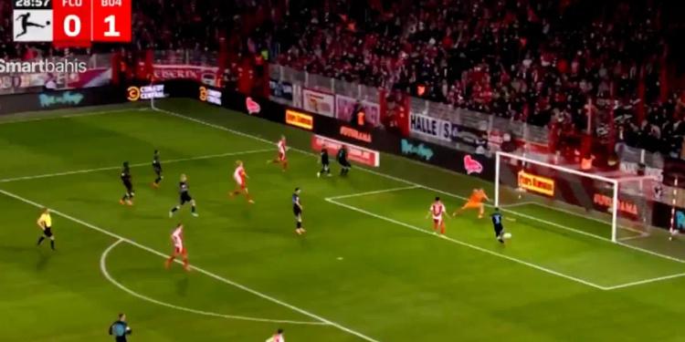 El gol de Unión Berlín le pasó por entre las piernas y lo que dijo la prensa alemana de Piero Hincapié