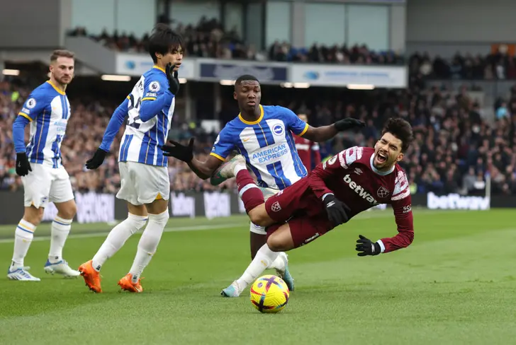 Moisés Caicedo ante Lucas Paquetá - Tomado de Olé