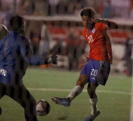 Juan Francisco Rossel, jugando para la Selección de Chile